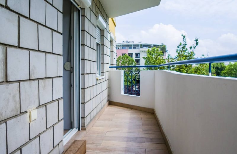 Location d’un appartement meublé et spacieux de 3 pièces, 86 m², près du centre-ville, Nouveau Belgrade, Serbie